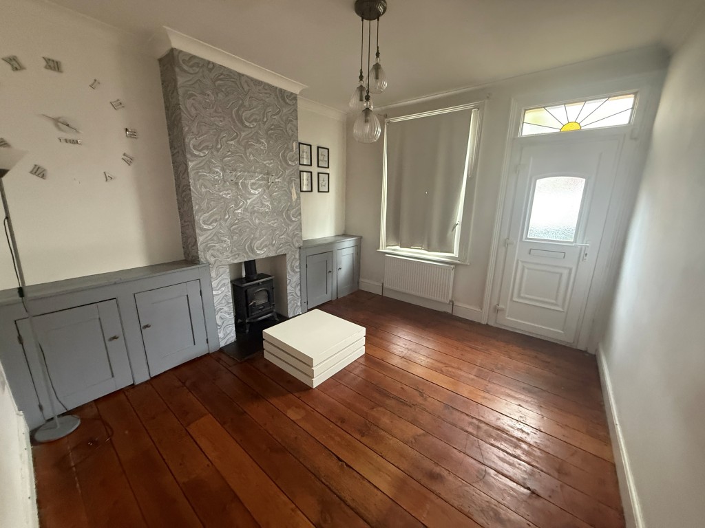 Lot: 158 - MID-TERRACE HOUSE FOR REFURBISHMENT - Living room